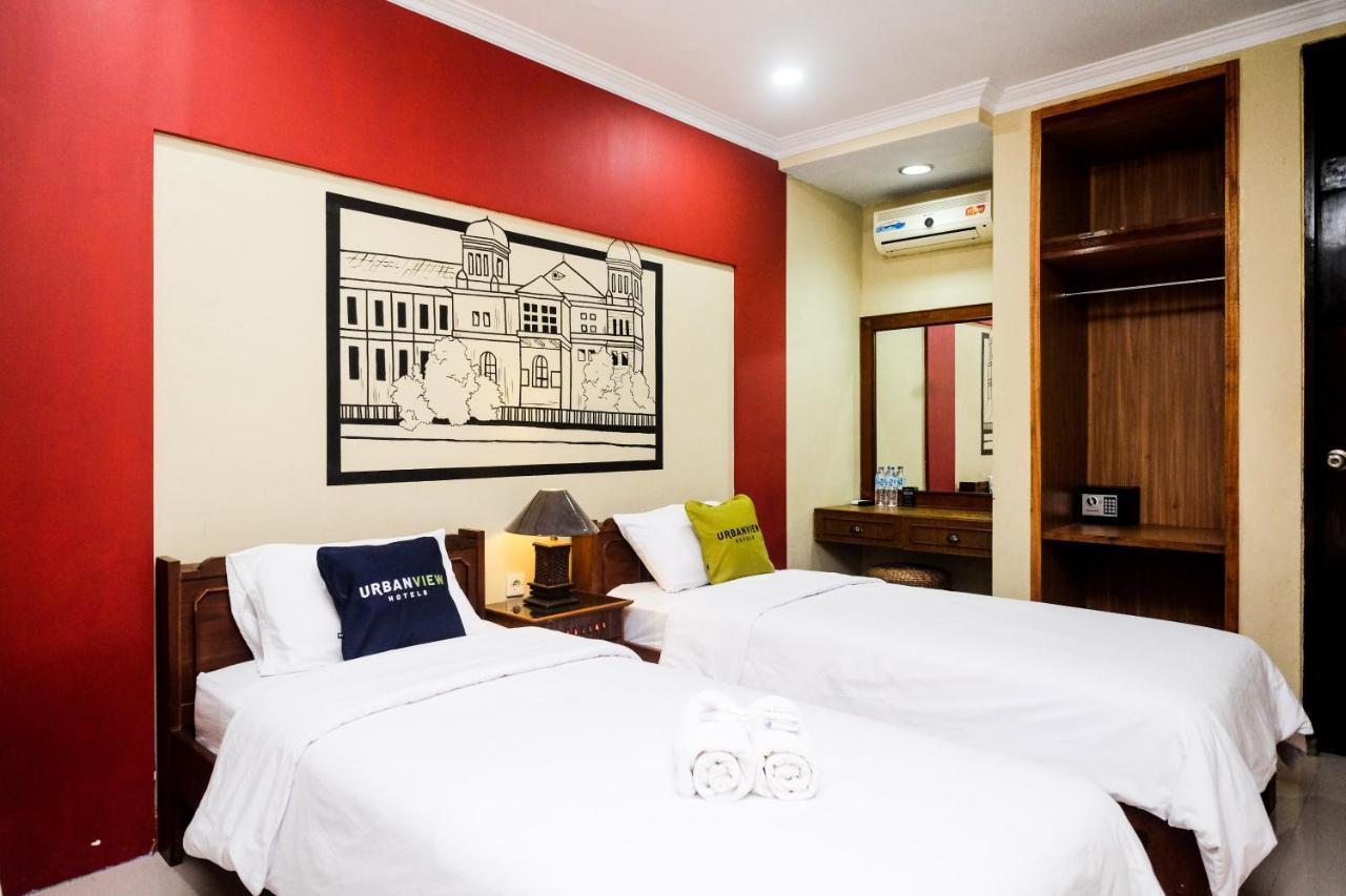 Urbanview Hotel Syariah Wisnugraha By Reddoorz Yogyakarta Exterior photo