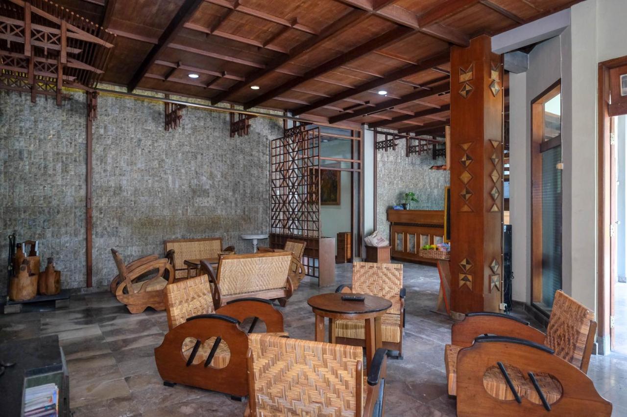 Urbanview Hotel Syariah Wisnugraha By Reddoorz Yogyakarta Exterior photo