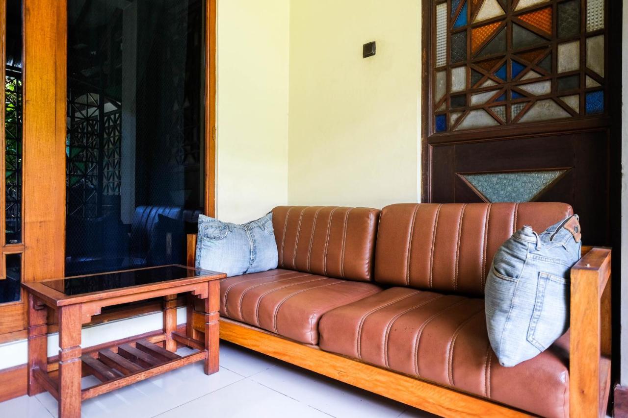 Urbanview Hotel Syariah Wisnugraha By Reddoorz Yogyakarta Exterior photo