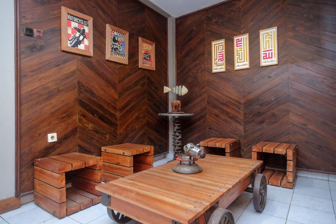 Urbanview Hotel Syariah Wisnugraha By Reddoorz Yogyakarta Exterior photo