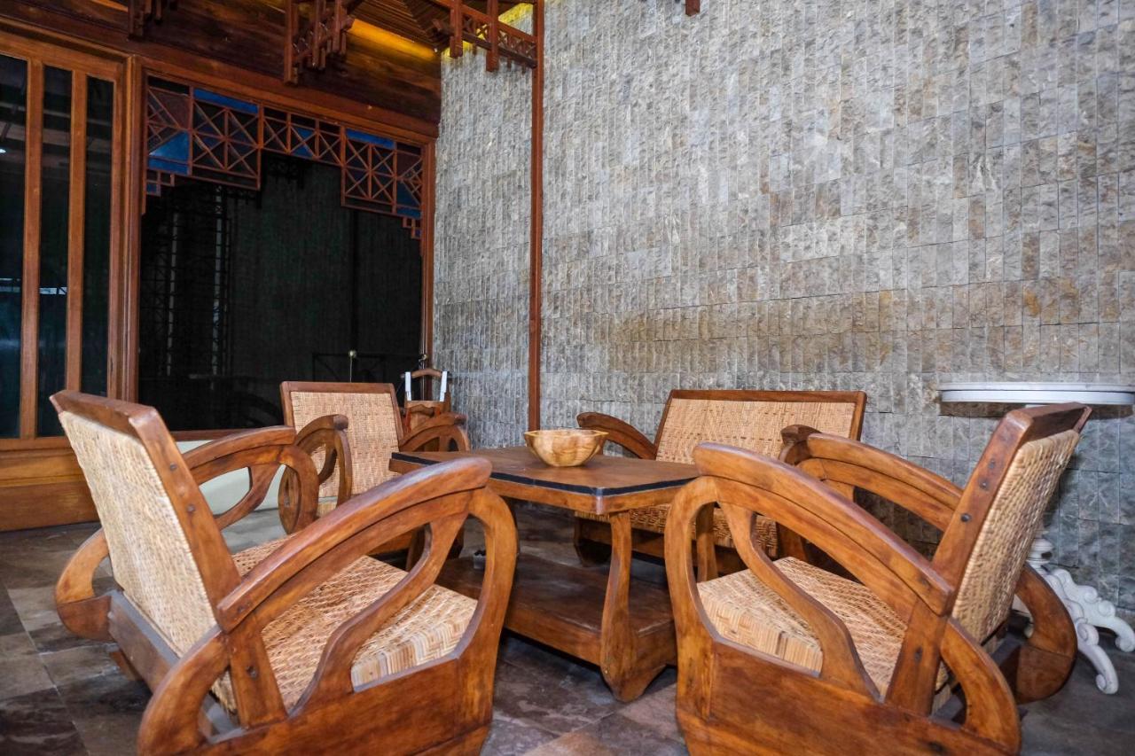 Urbanview Hotel Syariah Wisnugraha By Reddoorz Yogyakarta Exterior photo