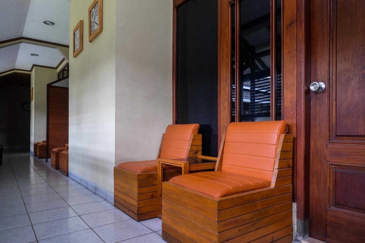 Urbanview Hotel Syariah Wisnugraha By Reddoorz Yogyakarta Exterior photo