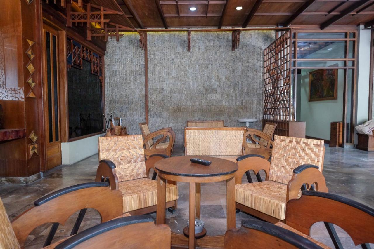 Urbanview Hotel Syariah Wisnugraha By Reddoorz Yogyakarta Exterior photo