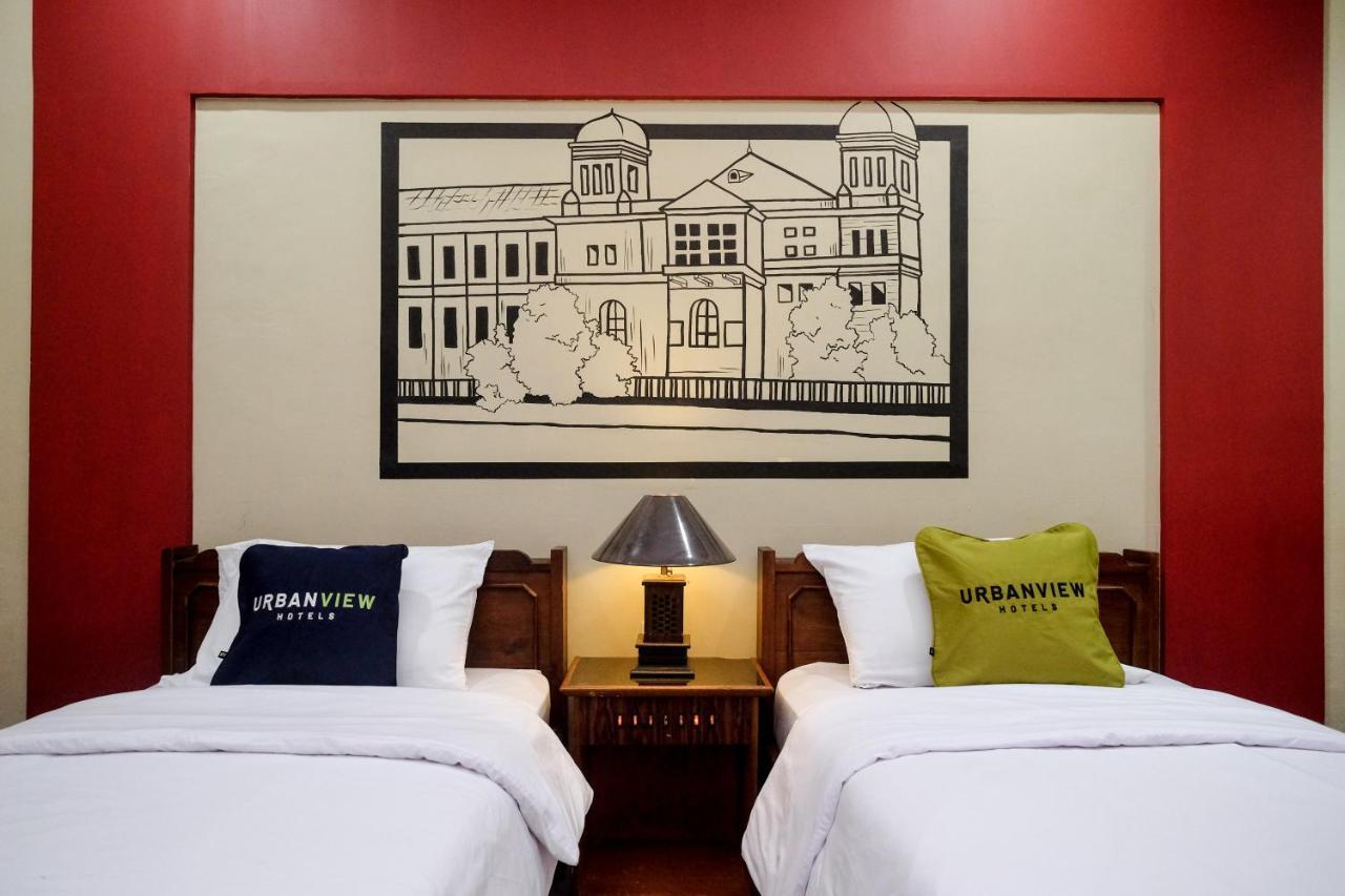 Urbanview Hotel Syariah Wisnugraha By Reddoorz Yogyakarta Exterior photo
