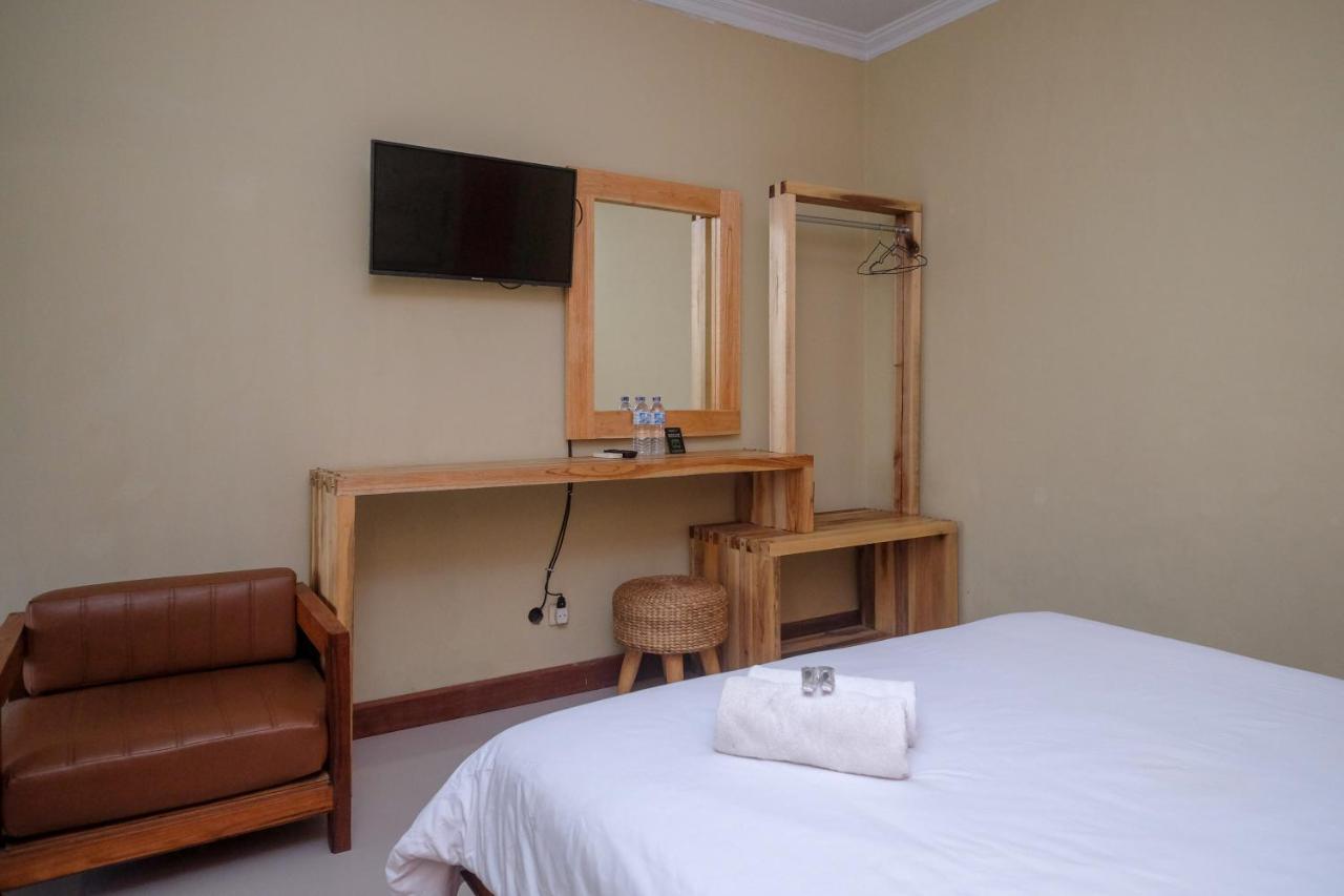Urbanview Hotel Syariah Wisnugraha By Reddoorz Yogyakarta Exterior photo