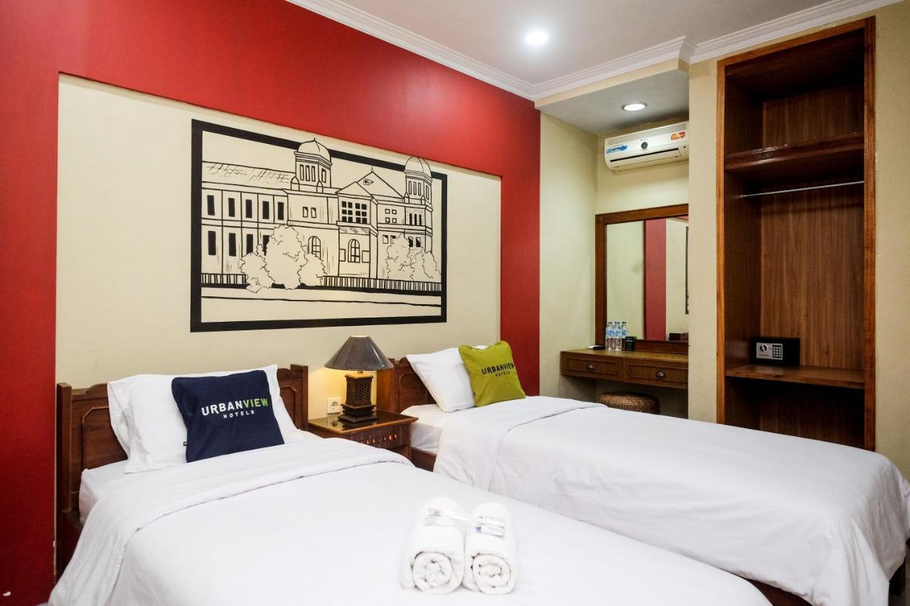 Urbanview Hotel Syariah Wisnugraha By Reddoorz Yogyakarta Exterior photo
